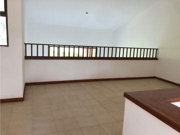 CASA AMPLIA EN CONJUNTO CERRADO DE PANCE