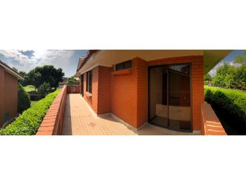 CASA AMPLIA EN CONJUNTO CERRADO DE PANCE