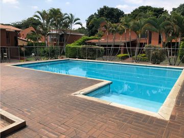CASA AMPLIA EN CONJUNTO CERRADO DE PANCE