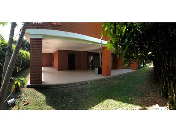 CASA AMPLIA EN CONJUNTO CERRADO DE PANCE