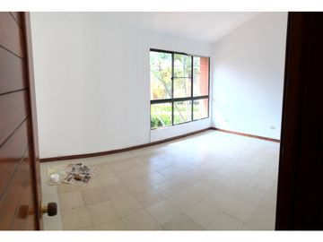 CASA AMPLIA EN CONJUNTO CERRADO DE PANCE