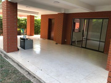 CASA AMPLIA EN CONJUNTO CERRADO DE PANCE