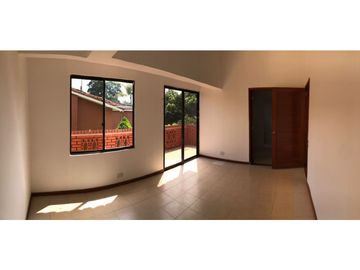 CASA AMPLIA EN CONJUNTO CERRADO DE PANCE