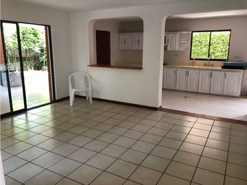 CASA AMPLIA EN CONJUNTO CERRADO DE PANCE