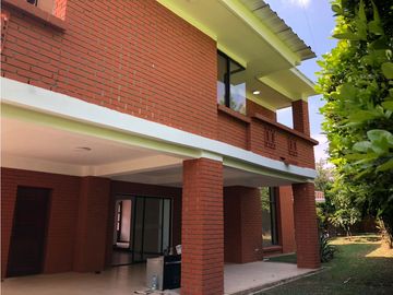 CASA AMPLIA EN CONJUNTO CERRADO DE PANCE