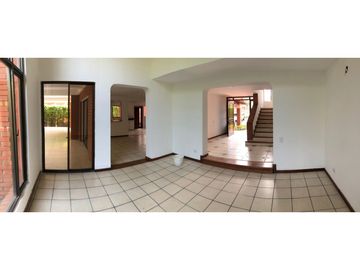 CASA AMPLIA EN CONJUNTO CERRADO DE PANCE