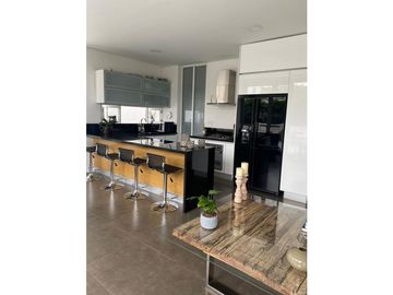APARTAMENTO MODERNO EN PRIMER PISO CON VISTA A LAS TRES CRUCES
