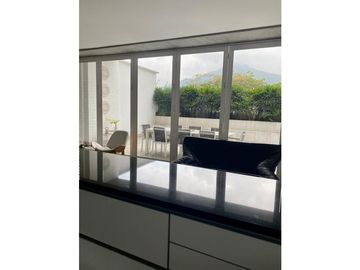 APARTAMENTO MODERNO EN PRIMER PISO CON VISTA A LAS TRES CRUCES