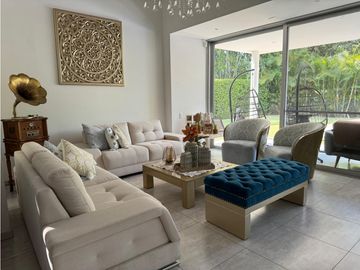 CASA MODERNA CON PISCINA Y JACUZZI