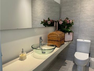 CASA MODERNA CON PISCINA Y JACUZZI