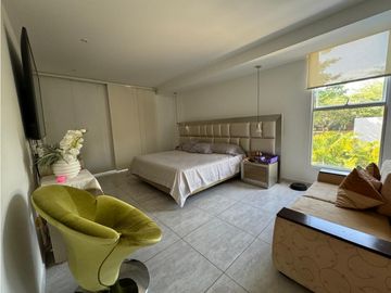 CASA MODERNA CON PISCINA Y JACUZZI