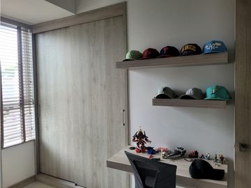 CASA MODERNA EN UNIDAD CERRADA