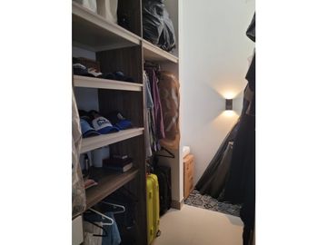 CASA MODERNA EN UNIDAD CERRADA