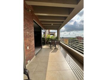 PENTHOUSE CON VISTA A LOS FARALLONES Y A LA CIUDAD