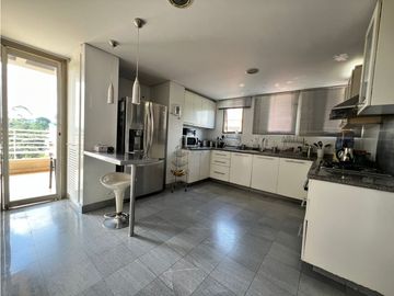 PENTHOUSE CON VISTA A LOS FARALLONES Y A LA CIUDAD