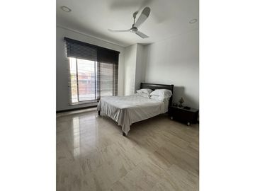 PENTHOUSE CON VISTA A LOS FARALLONES Y A LA CIUDAD