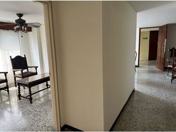 APARTAMENTO CON BUENOS ESPACIOS
