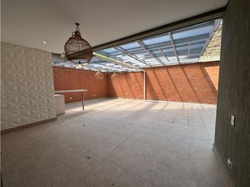 APARTAMENTO CON TERRAZA EN PRIMER PISO