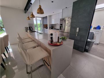CASA MODERNA EN CONDOMINIO CERRADO DE PANCE