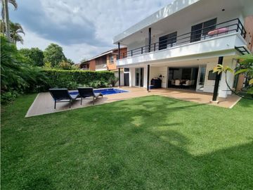CASA MODERNA EN CONDOMINIO CERRADO DE PANCE