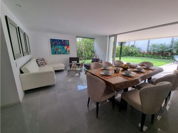 CASA MODERNA EN CONDOMINIO CERRADO DE PANCE