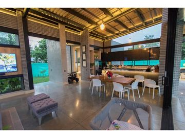 CASA MODERNA Y AMPLIA PROYECTO DE UN PISO EN CONJUNTO DE LA MORADA