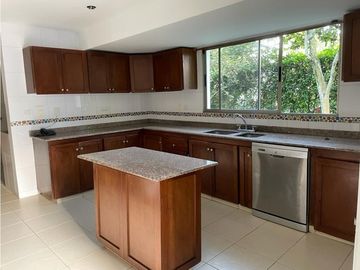 CASA EXCLUSIVA EN UNIDAD DE ALTOS DE CIUDAD JARDIN