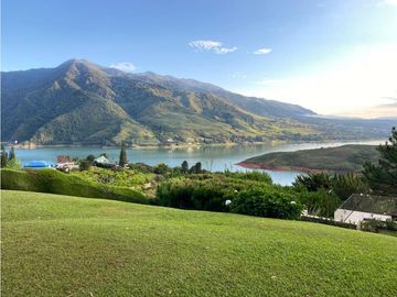 FINCA EN PARCELACION LAGO CALIMA