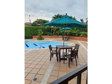 APARTAMENTO COMODO