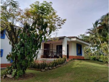 CASA CAMPESTRE EN LAS MERCEDES