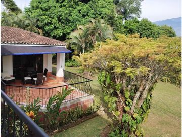 CASA CAMPESTRE EN LAS MERCEDES