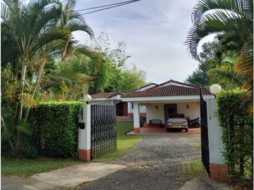 CASA CAMPESTRE EN LAS MERCEDES