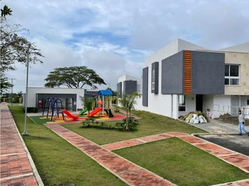 CASA DE PANCE MODERNA EN CONDOMINIO