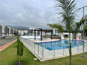 CASA DE PANCE MODERNA EN CONDOMINIO
