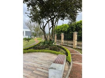 CASA DE PANCE MODERNA EN CONDOMINIO