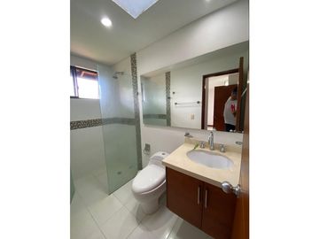 CASA CAMPESTRE CON AMPLIOS ESPACIOS  EN UNIDAD CERRADA