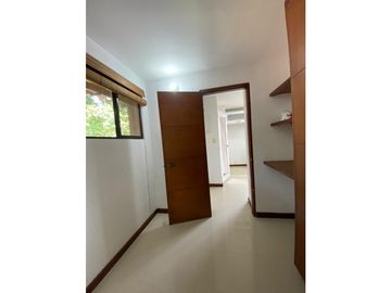 CASA CAMPESTRE CON AMPLIOS ESPACIOS  EN UNIDAD CERRADA