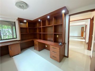 CASA CAMPESTRE CON AMPLIOS ESPACIOS  EN UNIDAD CERRADA