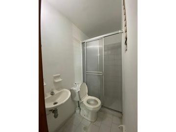 CASA CAMPESTRE CON AMPLIOS ESPACIOS  EN UNIDAD CERRADA