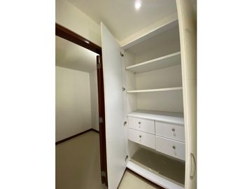 CASA CAMPESTRE CON AMPLIOS ESPACIOS  EN UNIDAD CERRADA