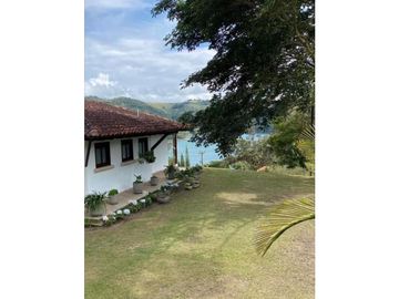 CASA EN CALIMA CON  VISTA AL LAGO
