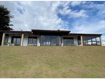 CASA EN CALIMA CON  VISTA AL LAGO