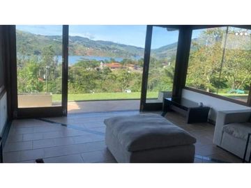 CASA EN CALIMA CON  VISTA AL LAGO