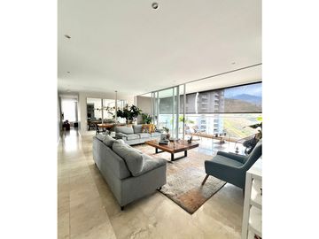 APARTAMENTO MODERNO CON VISTA A LAS MONTAÑAS