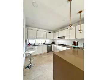 APARTAMENTO MODERNO CON VISTA A LAS MONTAÑAS