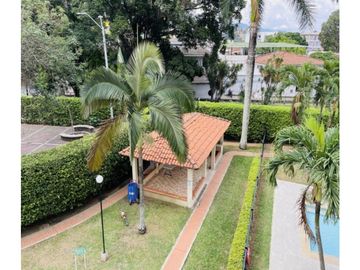 APARTAMENTO CON VISTA A LA CIUDAD Y AMPLIOS ESPACIOS