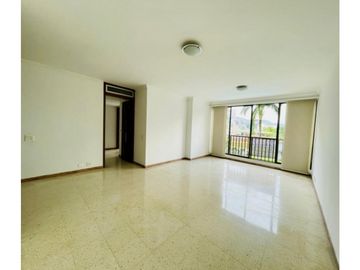 APARTAMENTO CON VISTA A LA CIUDAD Y AMPLIOS ESPACIOS