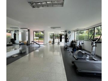 APARTAMENTO CON VISTA A LA CIUDAD Y AMPLIOS ESPACIOS