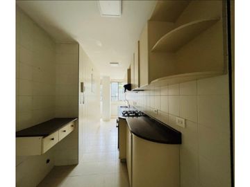 APARTAMENTO CON VISTA A LA CIUDAD Y AMPLIOS ESPACIOS