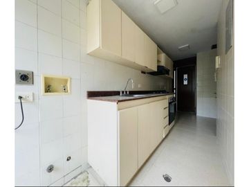 APARTAMENTO CON VISTA A LA CIUDAD Y AMPLIOS ESPACIOS